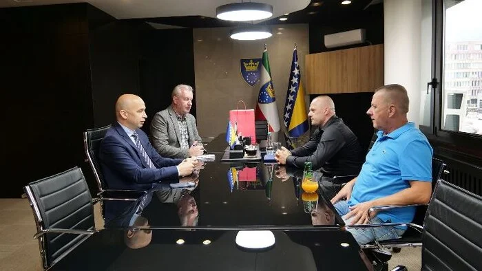 Premijer Nezir Pivić razgovarao s delegacijom Udruženja “Zenica-taxi”
