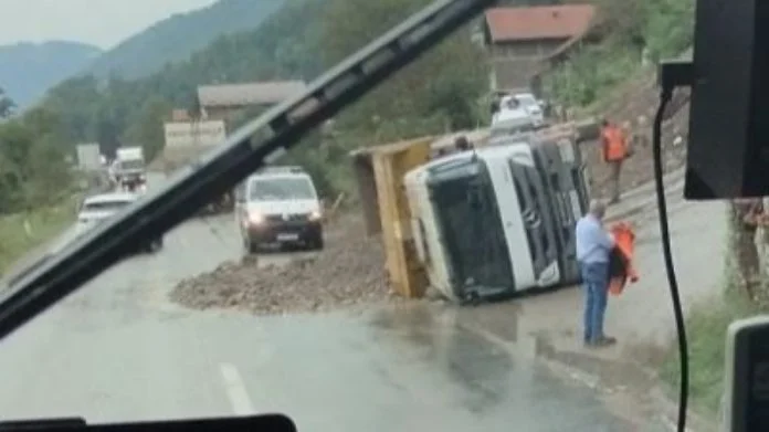 Prevrnulo Se Teretno Vozilo Kod Vranduka