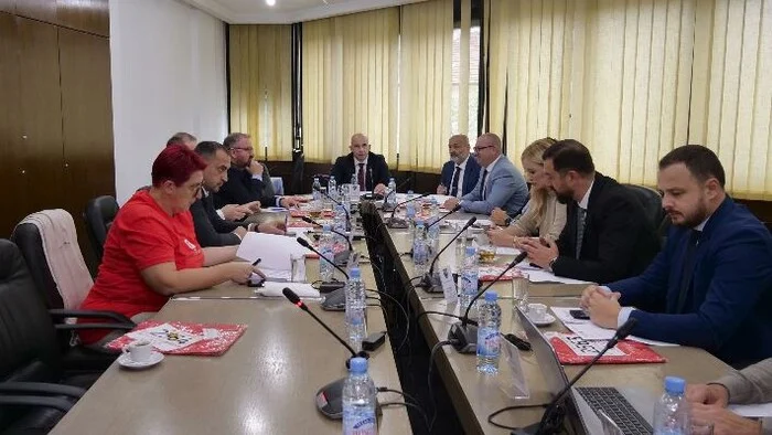 Vlada ZDK izdvojila sredstva za sanaciju ulica i mlade robotičare