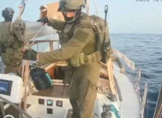 Izraelske snage uz prijetnju oružjem zaplijenile posljednji brod međunarodne flotile za Gazu (VIDEO)