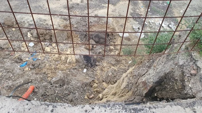 Zabrinut građanin upozorava: Iskopana rupa na Trgu rudara prijetnja sigurnosti Zeničana