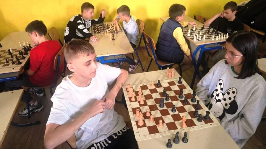 Mladi šahisti pokazali znanje: Daris Porča pobjednik školskog prvenstva u OŠ “Aleksa Šantić” Zenica (FOTO)