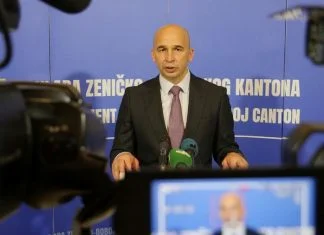 Pivić: Trojka prihvatila Dodikove zahtjeve o Ustavnom sudu BiH, nema ukidanja entitetskog veta Nezir Pivić