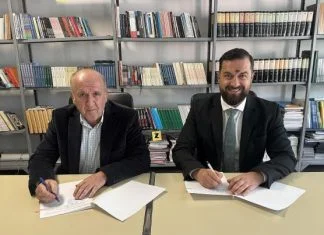 Ministar Mušija potpisao ugovore o podršci kapitalnim projektima u Maglaju i Varešu Pomoćnik Načelnika Općine Vareš Ermin Musa I Ministar Mirza Mušija