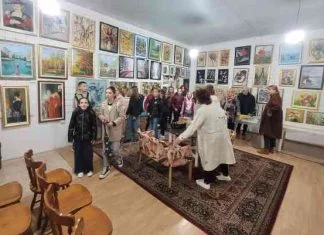 Međugeneracijsko druženje u Zenici: Učenici posjetili Udruženje “Naš most”
