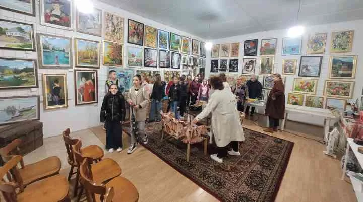 Međugeneracijsko druženje u Zenici: Učenici posjetili Udruženje “Naš most”