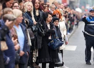 Posljednji ispraćaj Halida Bešlića je protekao dostojanstveno i u sigurnom okruženju