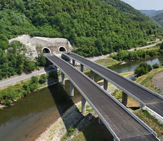 Dionica Poprikuse Nemila Foto Au