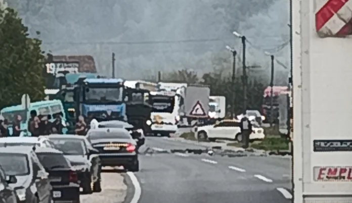 Teška saobraćajna nesreća na M-17 u mjestu Šije, jedna osoba povrijeđena