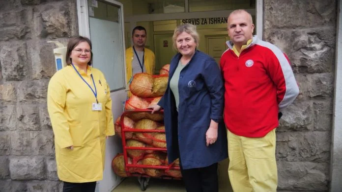 Kantonalna Bolnica Zenica Dobila Donaciju Od Dvije Tone Kupusa Iz Zeničkog Zatvora