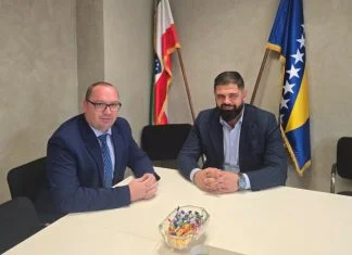 Ovjera knjižica za ratne vojne invalide u ZDK-u od sada na godinu dana Ministar Adnan Sirovica I Direktor Zavoda Zdravstvenog Osiguranja ZDK Ahmed Kasap