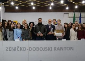 Završetak projekta „Suvenirnica“: Premijer Pivić ugostio učenike i nastavnike zeničkih škola Premijer Pivić Ugostio Učenike Zeničkih škola