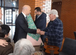 Premijer Pivić posjetio dom i ispunio želju korisniku Vladi Tepiću (VIDEO)