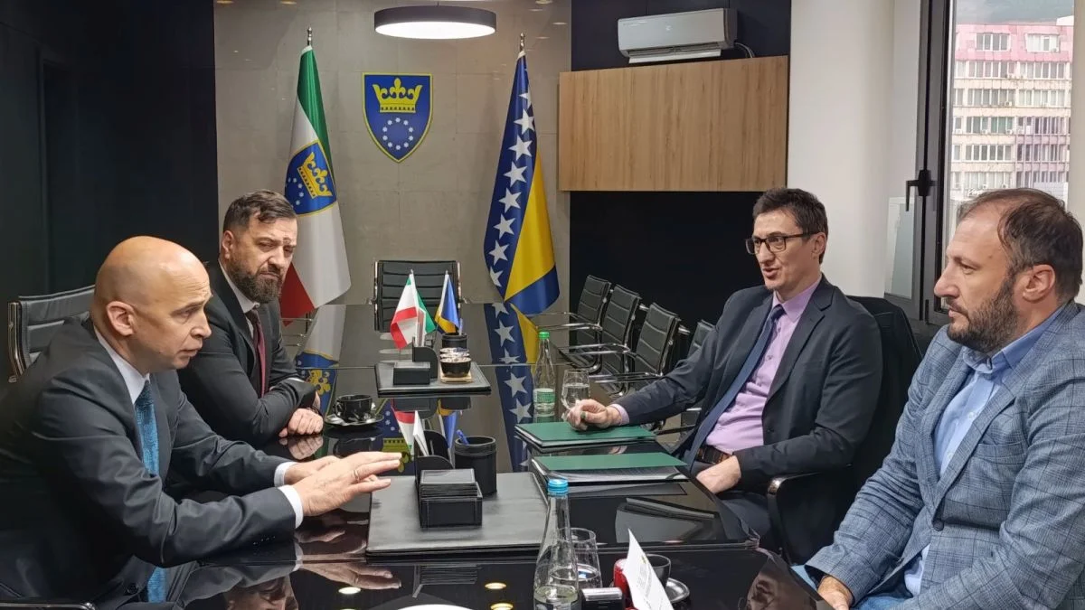 Zatvoreni Bazen Industrijska