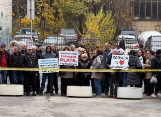 Bivši radnici Krivaje na protestima pred zgradom Vlade FBiH