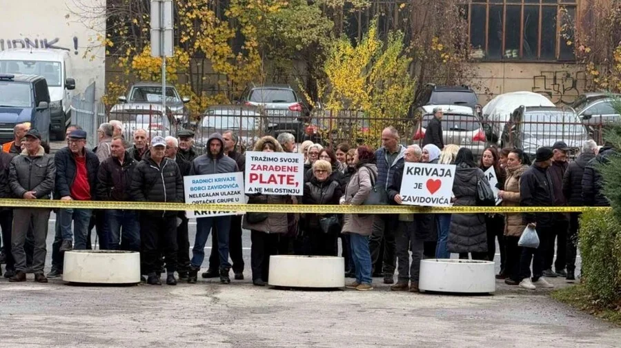 Bivši radnici Krivaje na protestima pred zgradom Vlade FBiH