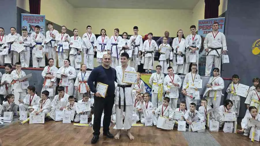 Uspješno klupsko polaganje pojaseva u Karate klubu Perfekt Zenica (FOTO)