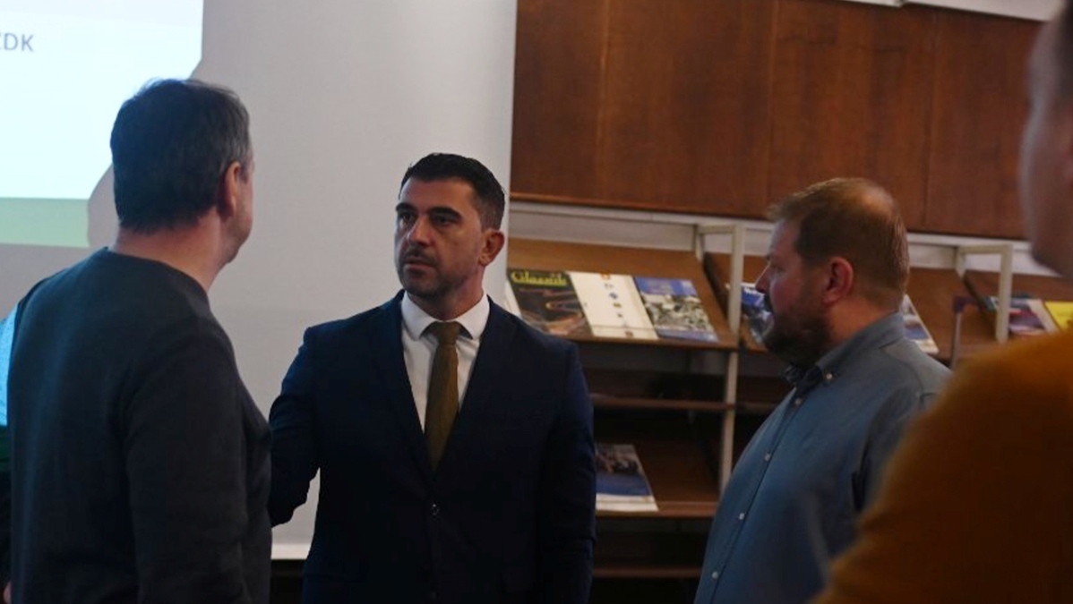 605402856 122159668598399978 1889590276908395763 N