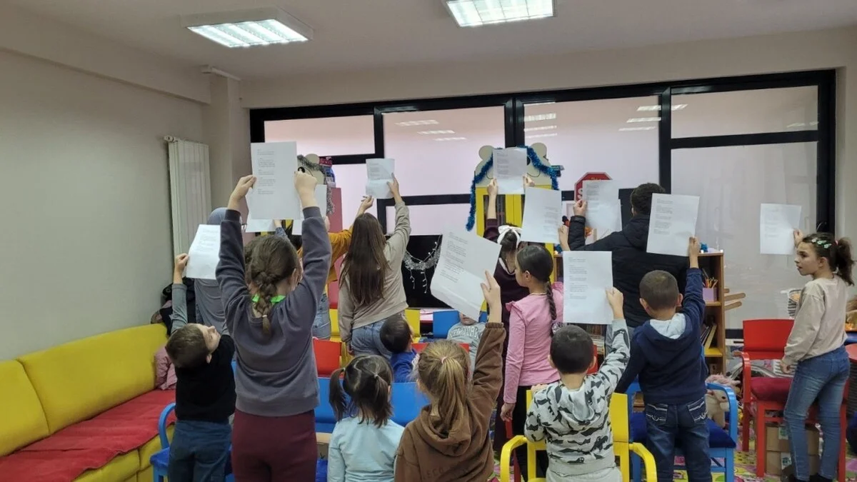 Djeca Medice Zenica obradovana novogodišnjim paketićima uz poruke dobrote i zajedništva (FOTO)