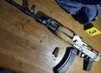 Izvršenim pretresom u Zenici službenici Sektora kriminalističke policije pronašli opojnu drogu i oružje