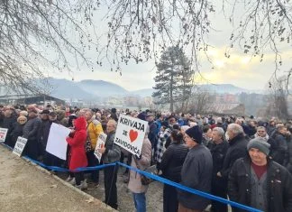 Radnici Krivaje spriječili privatne investitore da preuzmu imovinu preduzeća Krivaja Radnici Zavidovici Foto