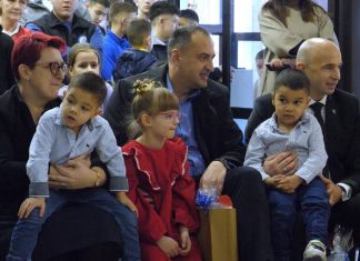 Premijer Pivić i članovi Vlade posjetili JU Dom-porodica u Zenici (VIDEO) Premijer Pivić i članovi Vlade posjetili JU Dom-porodica u Zenici