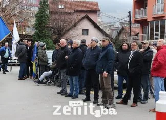 Članovi Saveza RVI ZDK protestovali ispred zgrade Vlade ZDK Protest RVI ZDK