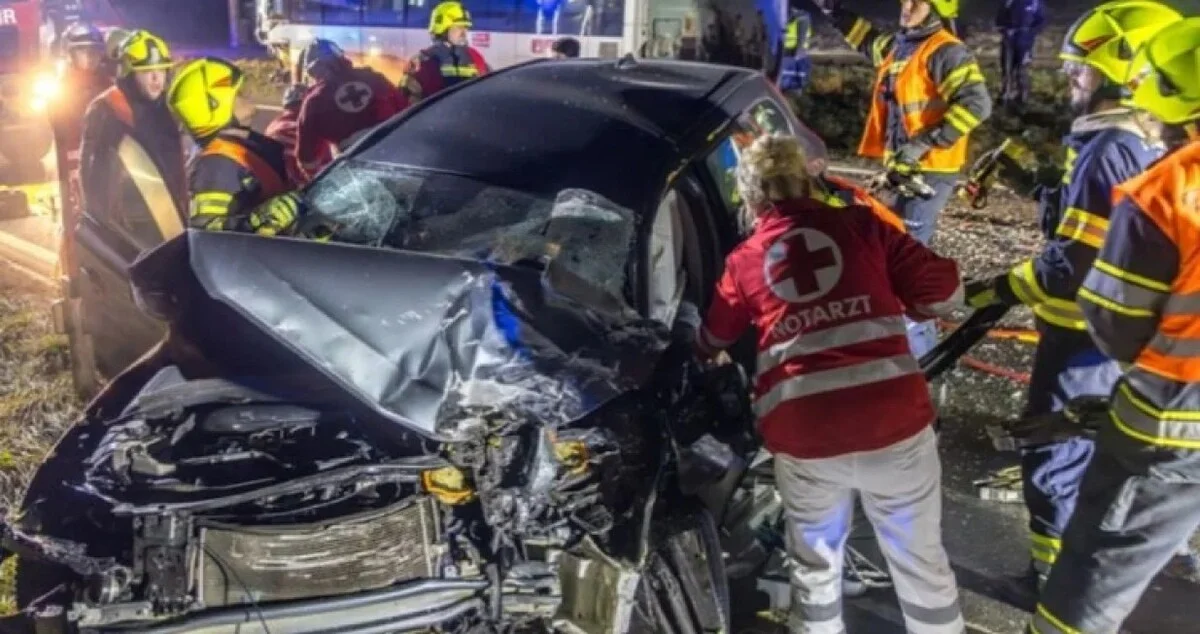 Bosanac učestvovao u jezivom sudaru autobusa i automobila