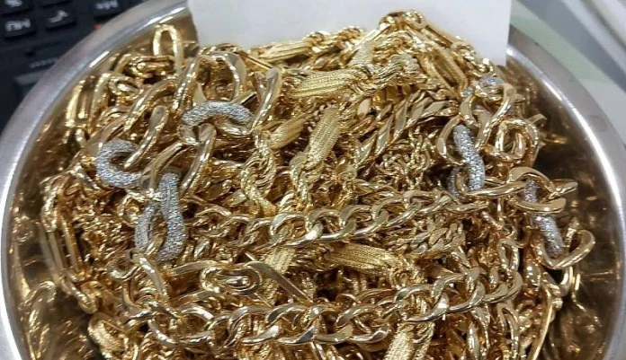 Službenici UIO na području Tuzle oduzeli blizu kilogram zlata u vrijednosti 226 hiljada KM