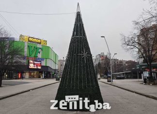 Novogodišnja jelka i ove godine osvjetljava glavni Trg u Zenici Jelka, Zenica