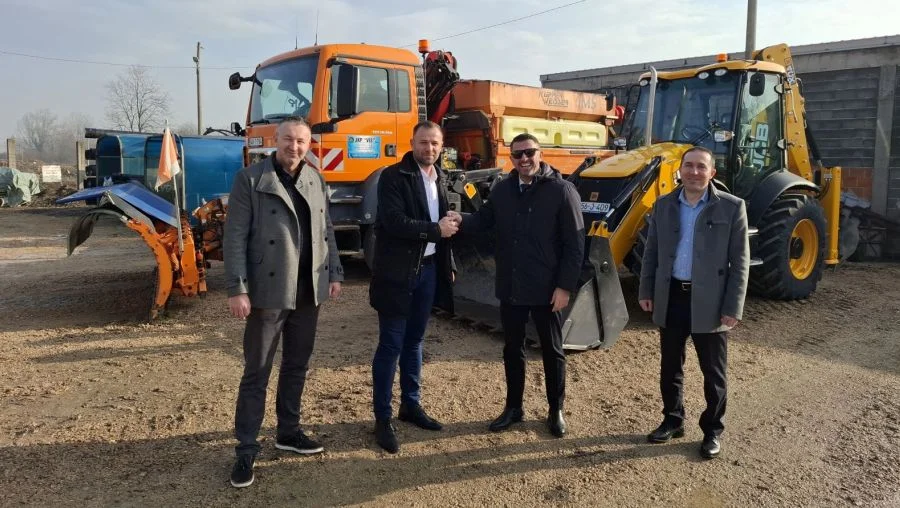 Ministar Adnan Šabani uručio ključeve vozila nabavljenog za prikupljanje i prevoz otpada u općini Doboj Jug