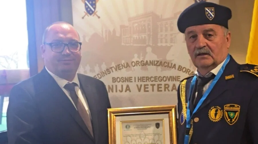 Ministar Sirovica dobio priznanje Unije veterana BiH za doprinos radu boračke organizacije