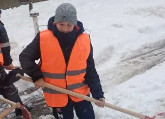 Lijep primjer iz Zenice: 11-godišnji dječak dobrovoljno čistio snijeg