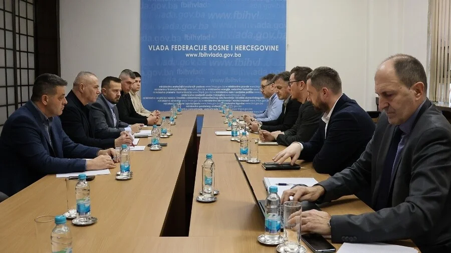 Vlada FBiH i Konzorcijum “Logistika BiH” usaglasili zaključke o problemima prevoznika u EU