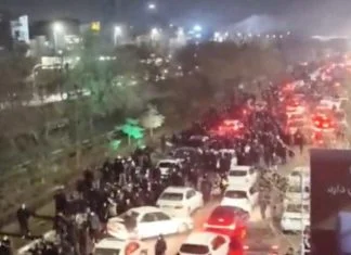 Internet ugašen, ulice pod kontrolom: Iran suočen s najtežim protestima Iran Protesti