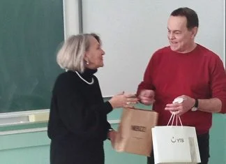 Druga gimnazija Zenica ispratila profesora Sajida Jusića u penziju Sajid Jusić