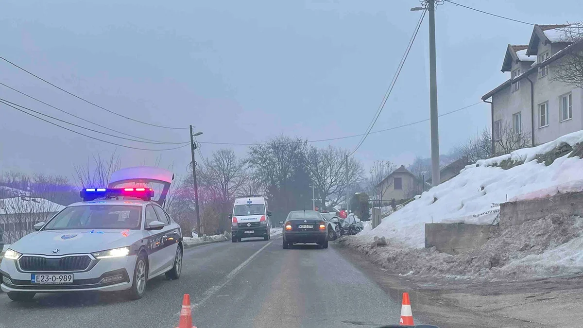 Saobraćajna nesreća u zeničkom naselju Podbrežje, jedna osoba povrijeđena