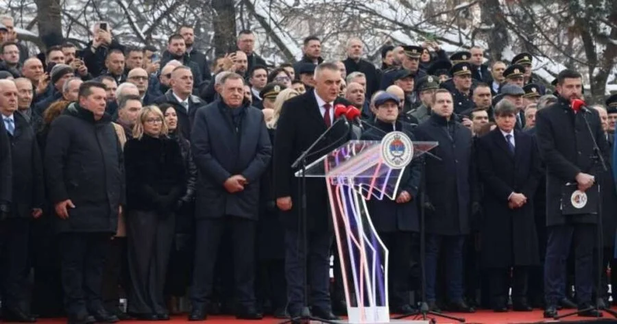 Održan defile povodom neustavnog dana RS