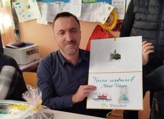 Kolektiv OŠ “Vladimir Nazor” Zenica poklonio Umru direktoru Mirnesu Varupi