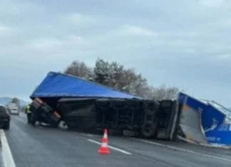 Težak udes u Austriji: Vozaču iz BiH prevrnuo se kamion