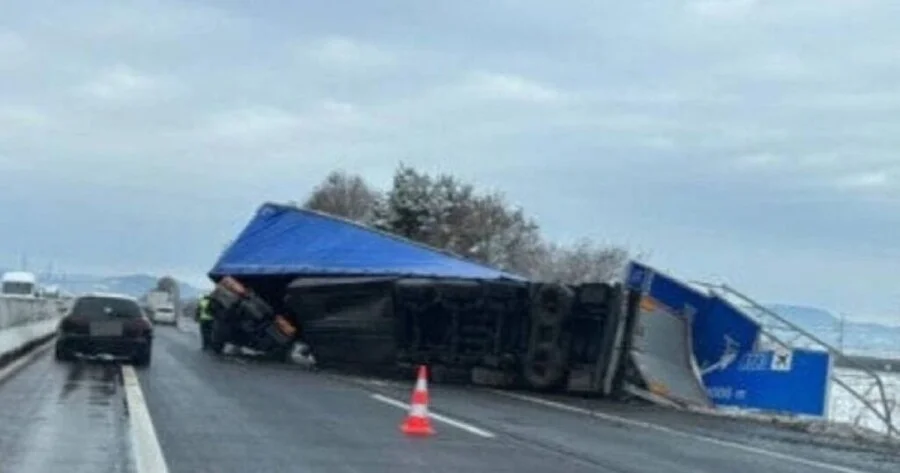 Težak udes u Austriji: Vozaču iz BiH prevrnuo se kamion