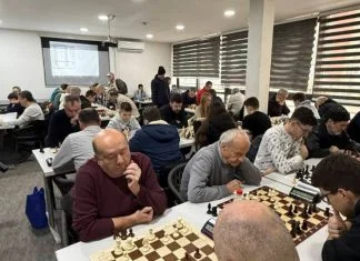 Tradicionalni šahovski turnir povodom pravoslavnog Božića održan u Zenici (FOTO)