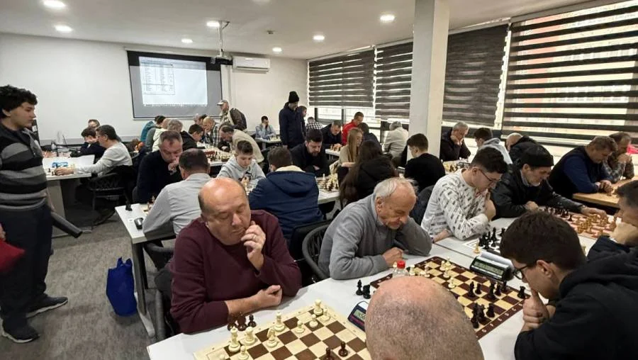Tradicionalni šahovski turnir povodom pravoslavnog Božića održan u Zenici (FOTO)