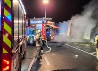 Vozaču iz BiH izgorjela prikolica kamiona u Austriji Vozacu Iz Bih Izgorjela Prikolic