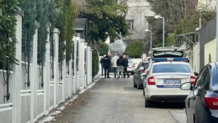 Bačena bomba na kuću Zdravka Čolića u Beogradu