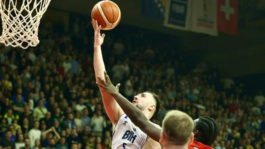 Košarkaši BiH deklasirali Švicarsku u krcatom Mejdanu i ostali u igri za Mundobasket