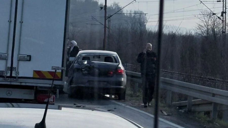 Tri vozila učestvovala u saobraćajnoj nezgodi na magistralnoj cesti Nemila–Žepče