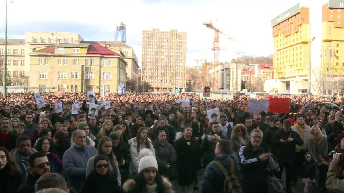 Protesti u Sarajevu, građani traže odgovore (VIDEO)