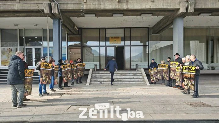 Protesti, Spalionica