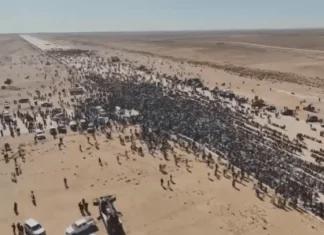 Hiljade ljudi prisustvovalo dženazi sina Muamera Gaddafija koji je ubijen u dvorištu kuće